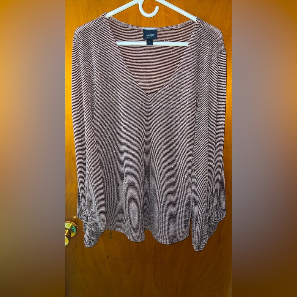 Daytrip 3/4 sleeve top size small